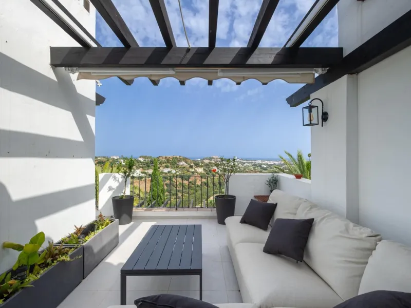 Apartment - Penthouse в продаже в Benahavís, Málaga. В доме 3 спален и 3 ванных комнат. Площадь дома 148 м²