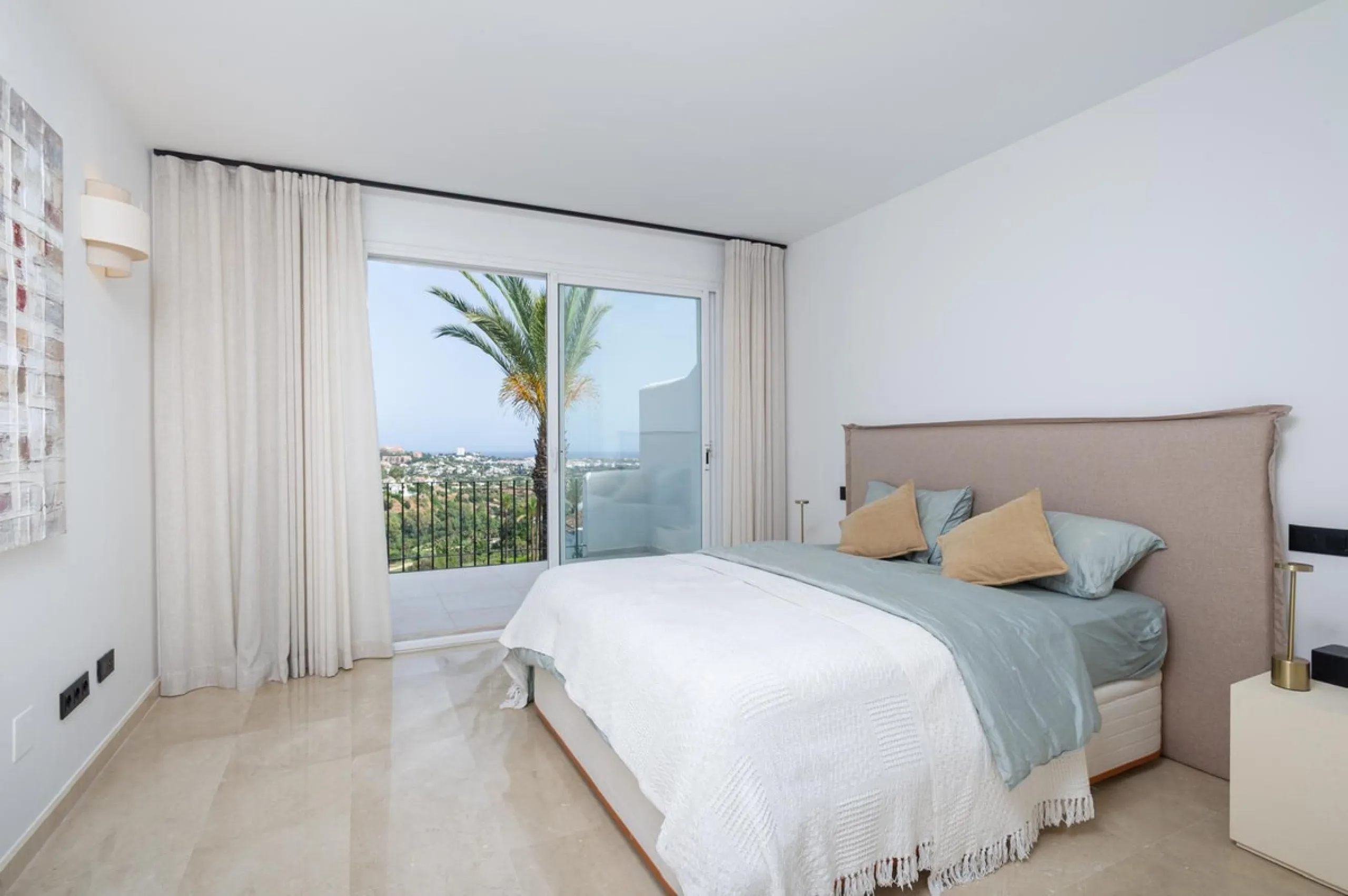 Apartment - Penthouse в продаже в Benahavís, Málaga. В доме 3 спален и 3 ванных комнат. Площадь дома 148 м²