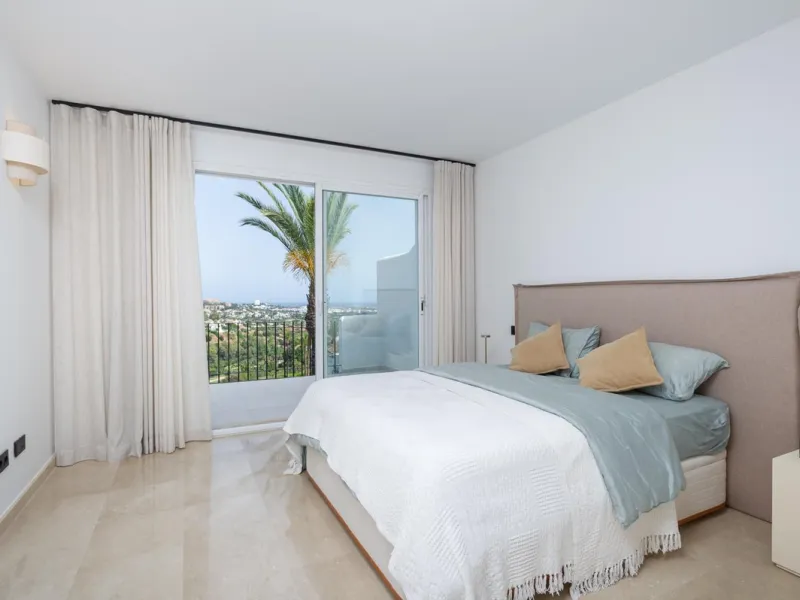 Apartment - Penthouse в продаже в Benahavís, Málaga. В доме 3 спален и 3 ванных комнат. Площадь дома 148 м²