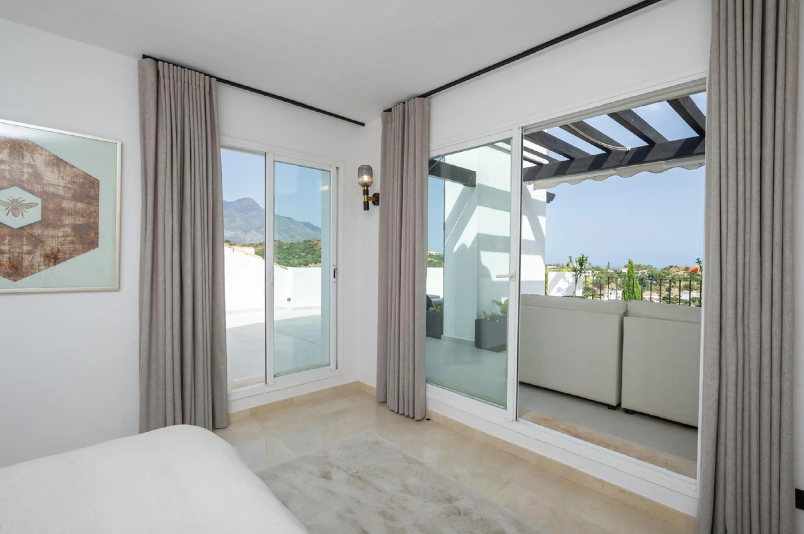Apartment - Penthouse в продаже в Benahavís, Málaga. В доме 3 спален и 3 ванных комнат. Площадь дома 148 м²
