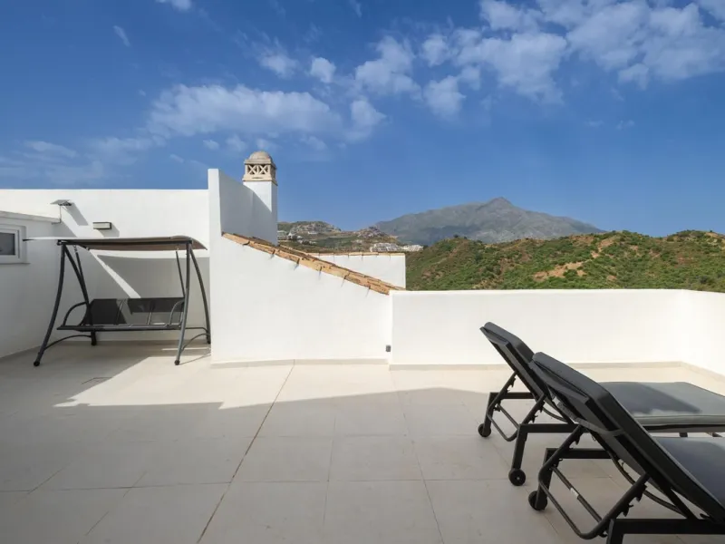 Apartment - Penthouse в продаже в Benahavís, Málaga. В доме 3 спален и 3 ванных комнат. Площадь дома 148 м²