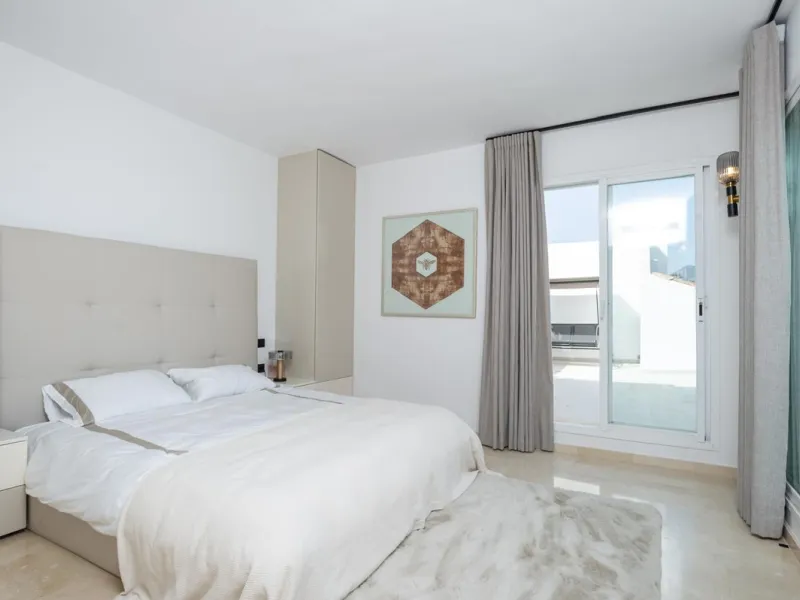Apartment - Penthouse в продаже в Benahavís, Málaga. В доме 3 спален и 3 ванных комнат. Площадь дома 148 м²