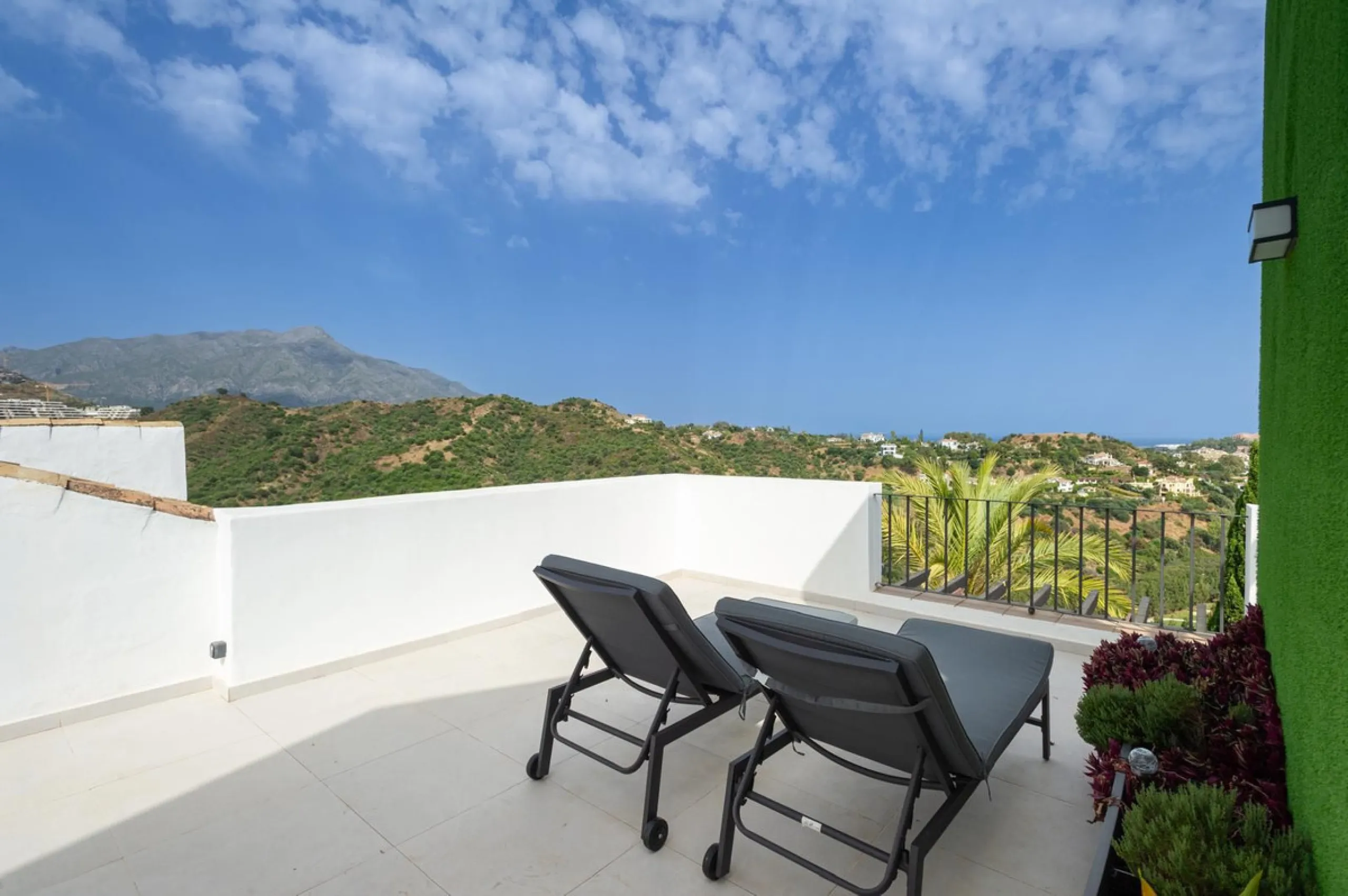 Apartment - Penthouse в продаже в Benahavís, Málaga. В доме 3 спален и 3 ванных комнат. Площадь дома 148 м²