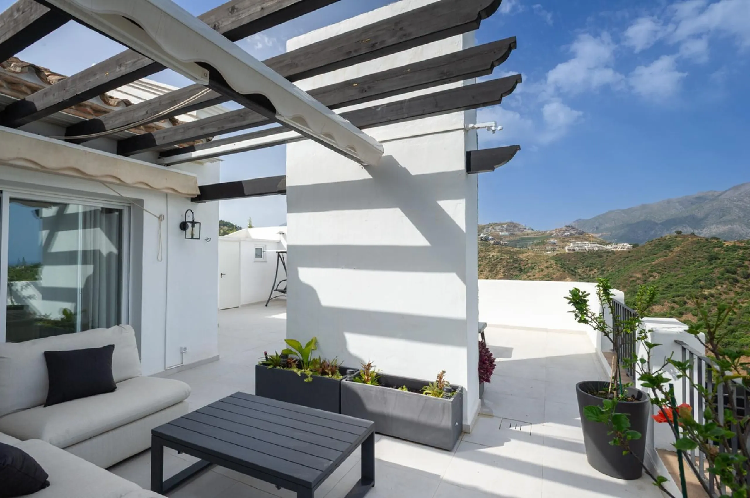 Apartment - Penthouse в продаже в Benahavís, Málaga. В доме 3 спален и 3 ванных комнат. Площадь дома 148 м²