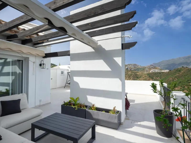 Apartment - Penthouse в продаже в Benahavís, Málaga. В доме 3 спален и 3 ванных комнат. Площадь дома 148 м²