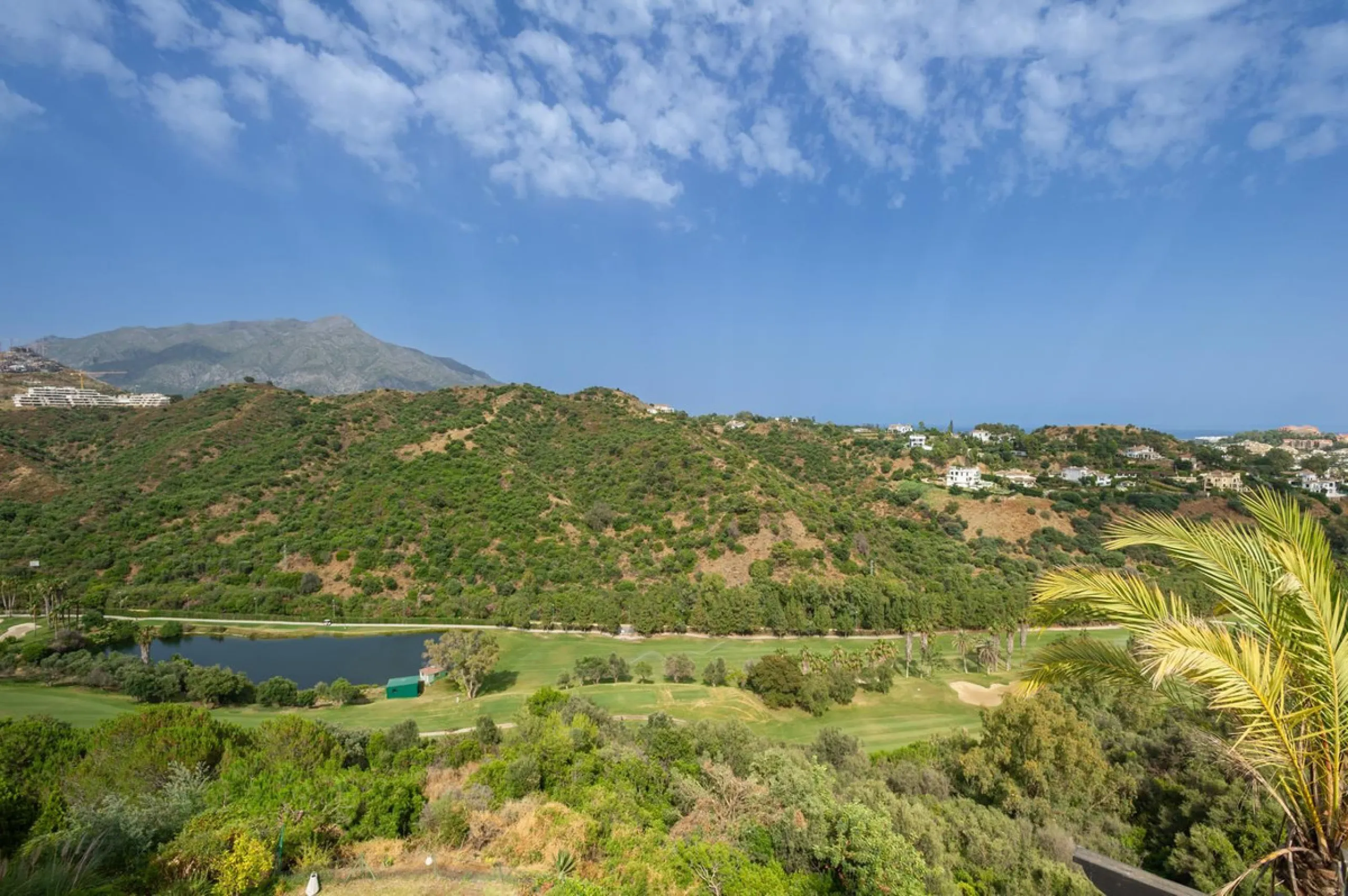 Apartment - Penthouse в продаже в Benahavís, Málaga. В доме 3 спален и 3 ванных комнат. Площадь дома 148 м²