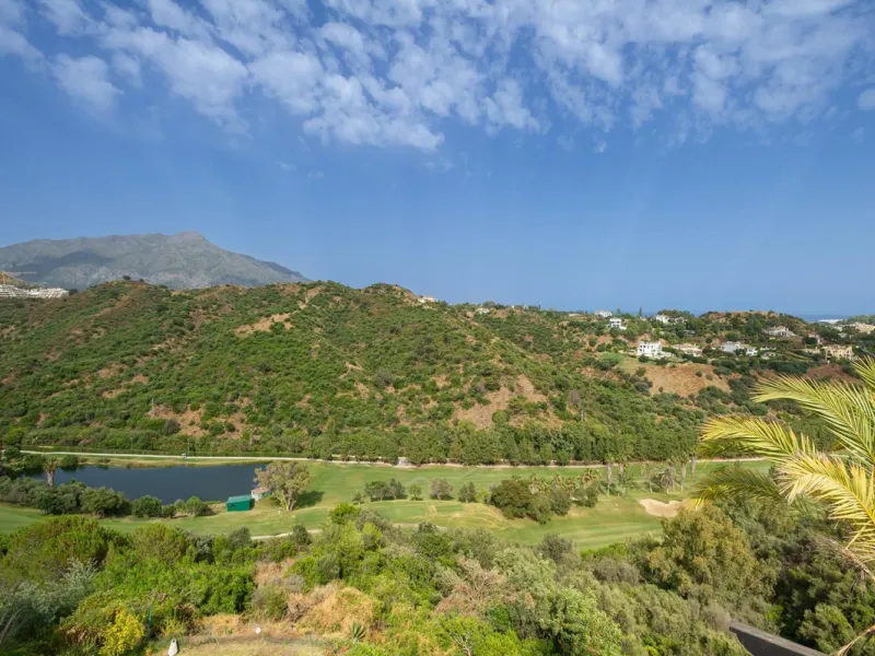 Apartment - Penthouse в продаже в Benahavís, Málaga. В доме 3 спален и 3 ванных комнат. Площадь дома 148 м²