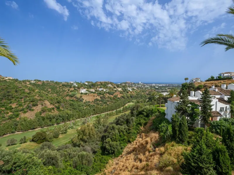 Apartment - Penthouse в продаже в Benahavís, Málaga. В доме 3 спален и 3 ванных комнат. Площадь дома 148 м²