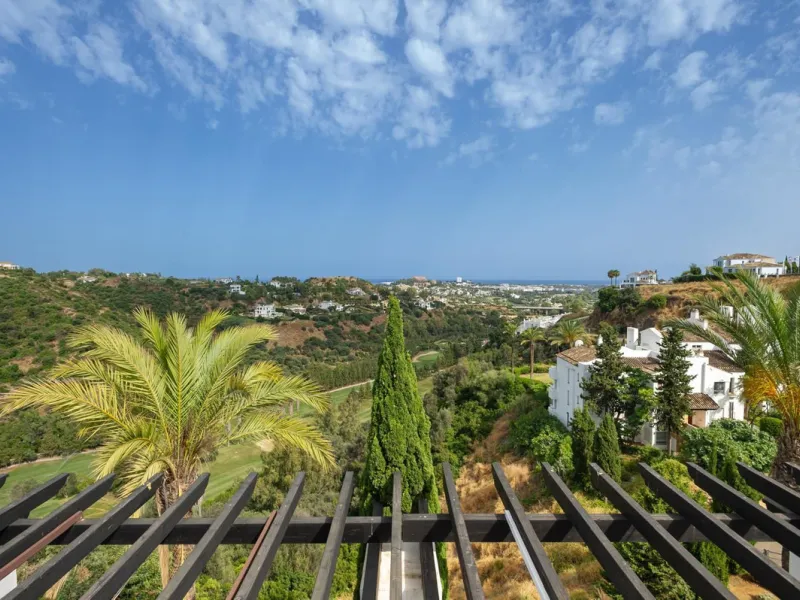 Apartment - Penthouse в продаже в Benahavís, Málaga. В доме 3 спален и 3 ванных комнат. Площадь дома 148 м²