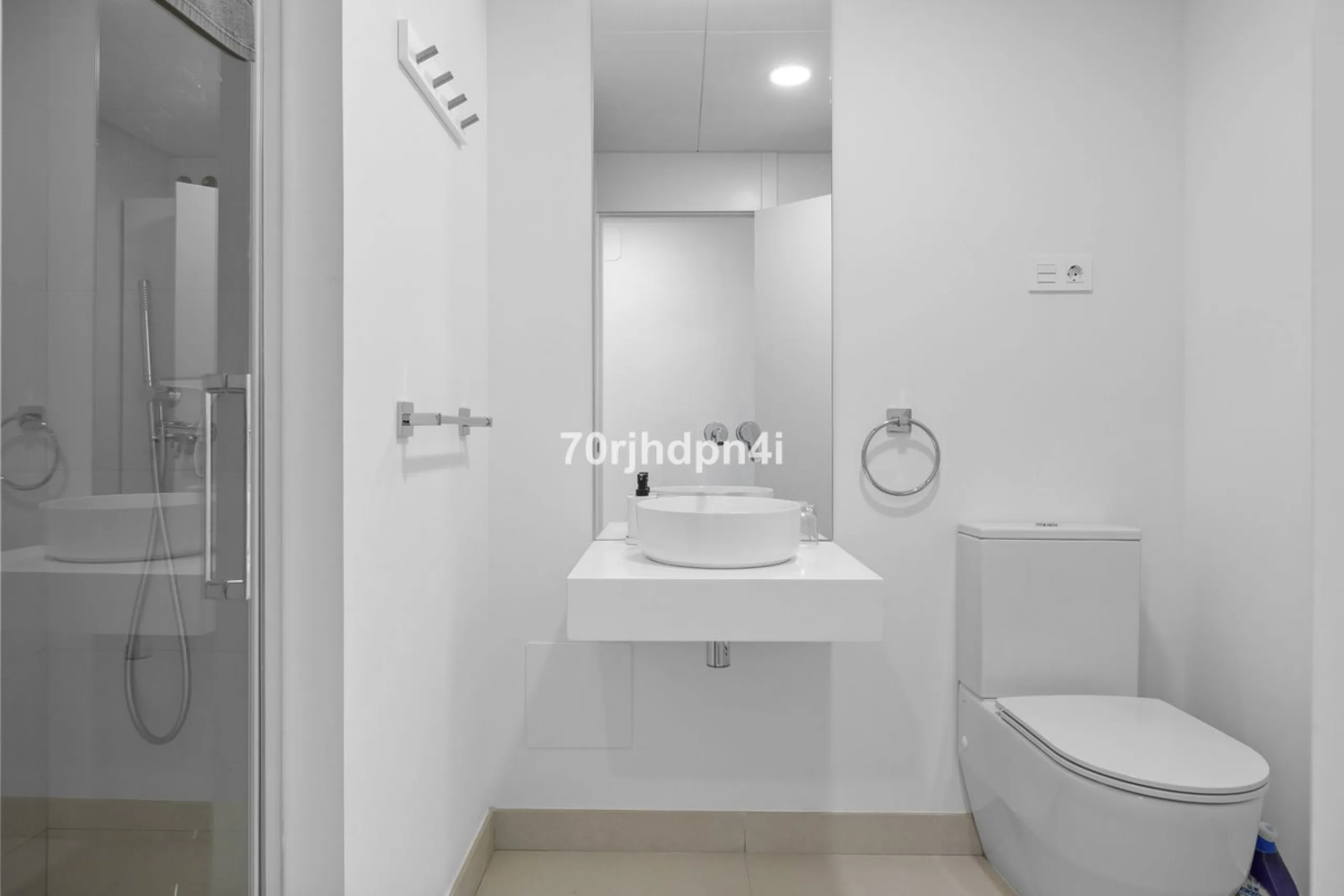Modern first-floor apartment in ONE Residences, Calanova Golf, offering panoramic sea and golf views. South-facing with a spacious 40 m² terrace.