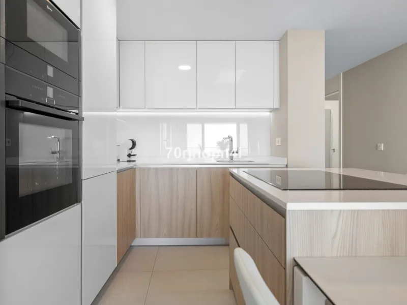 Modern first-floor apartment in ONE Residences, Calanova Golf, offering panoramic sea and golf views. South-facing with a spacious 40 m² terrace.