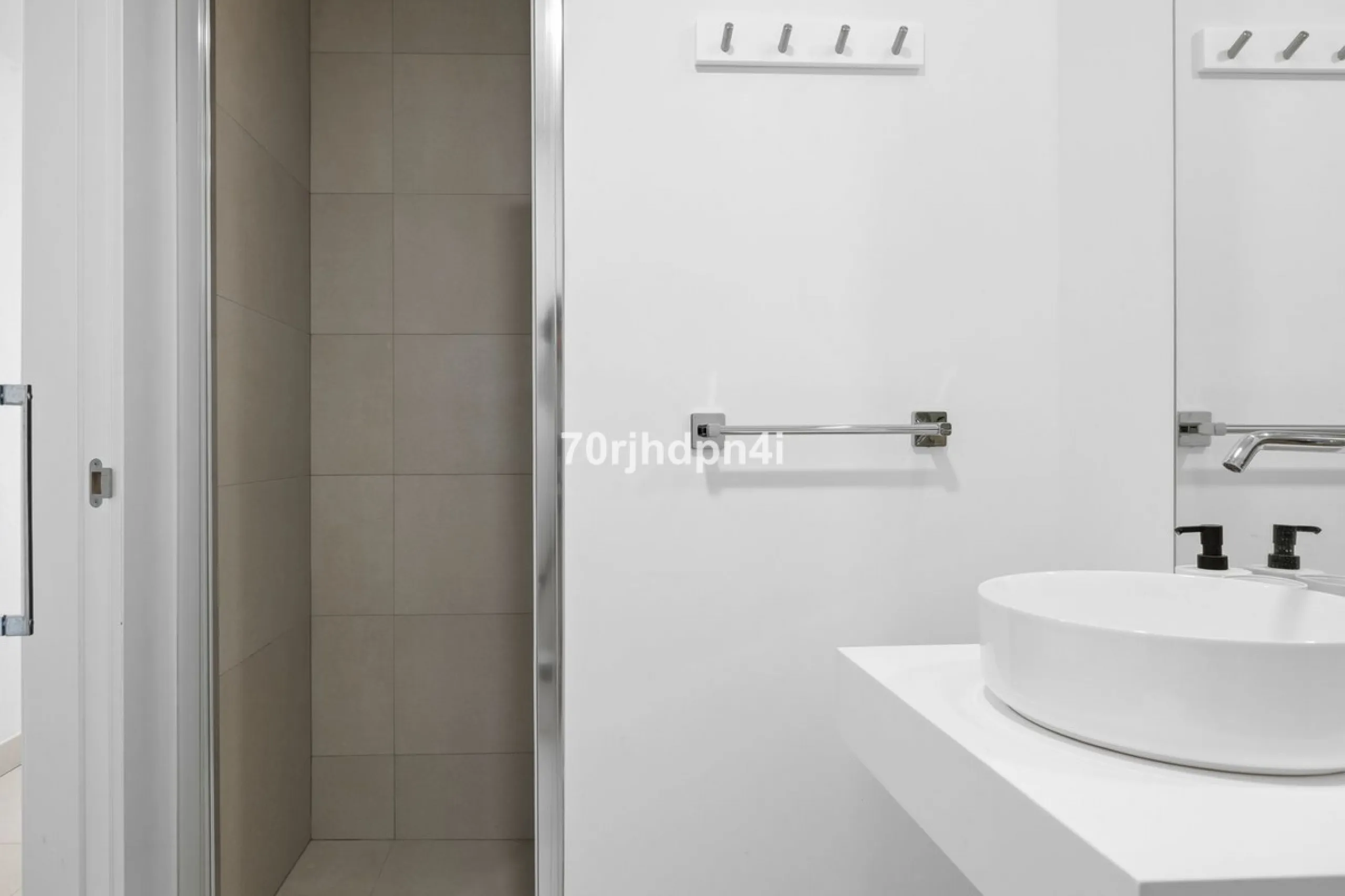 Modern first-floor apartment in ONE Residences, Calanova Golf, offering panoramic sea and golf views. South-facing with a spacious 40 m² terrace.