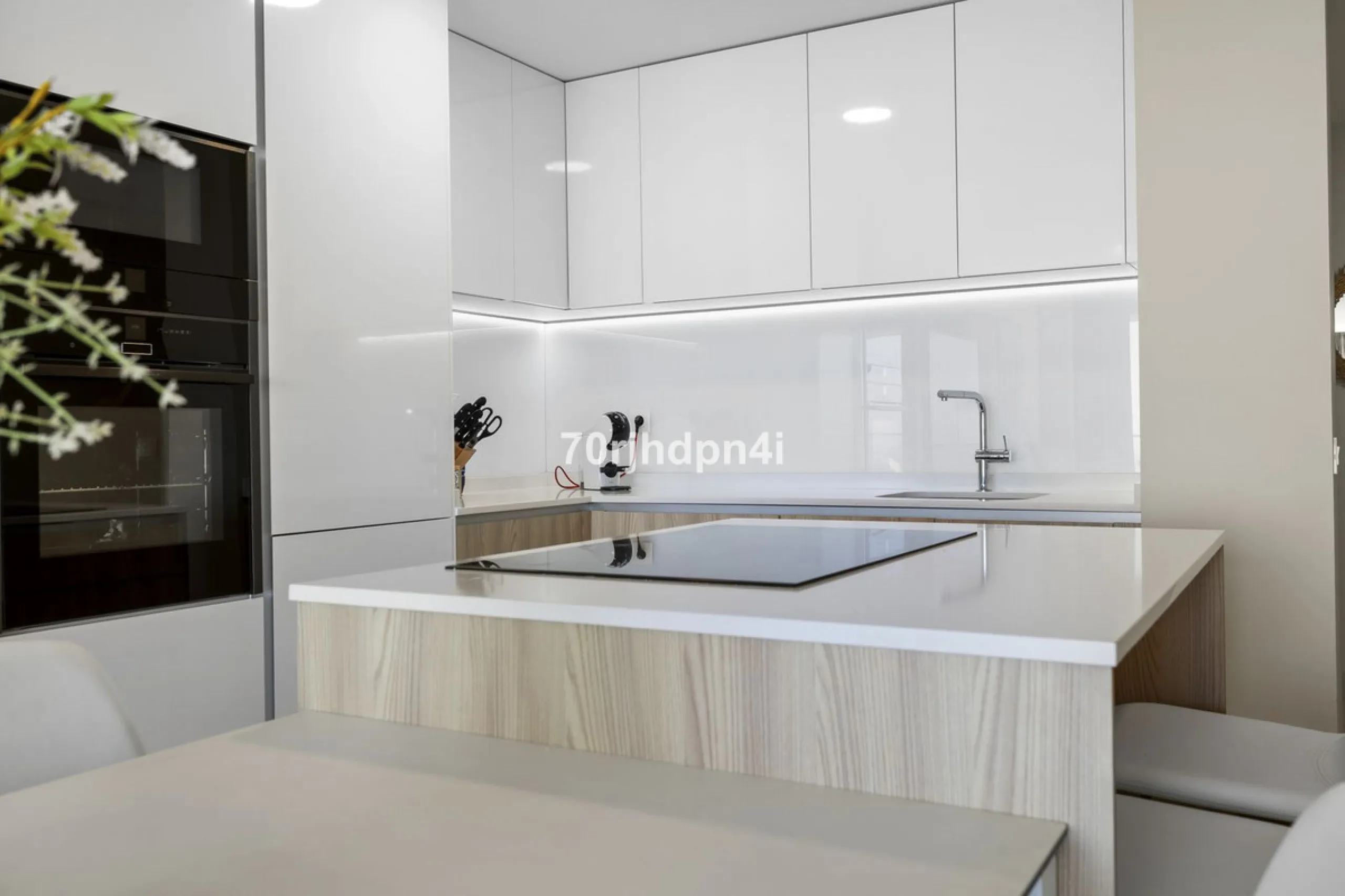 Modern first-floor apartment in ONE Residences, Calanova Golf, offering panoramic sea and golf views. South-facing with a spacious 40 m² terrace.