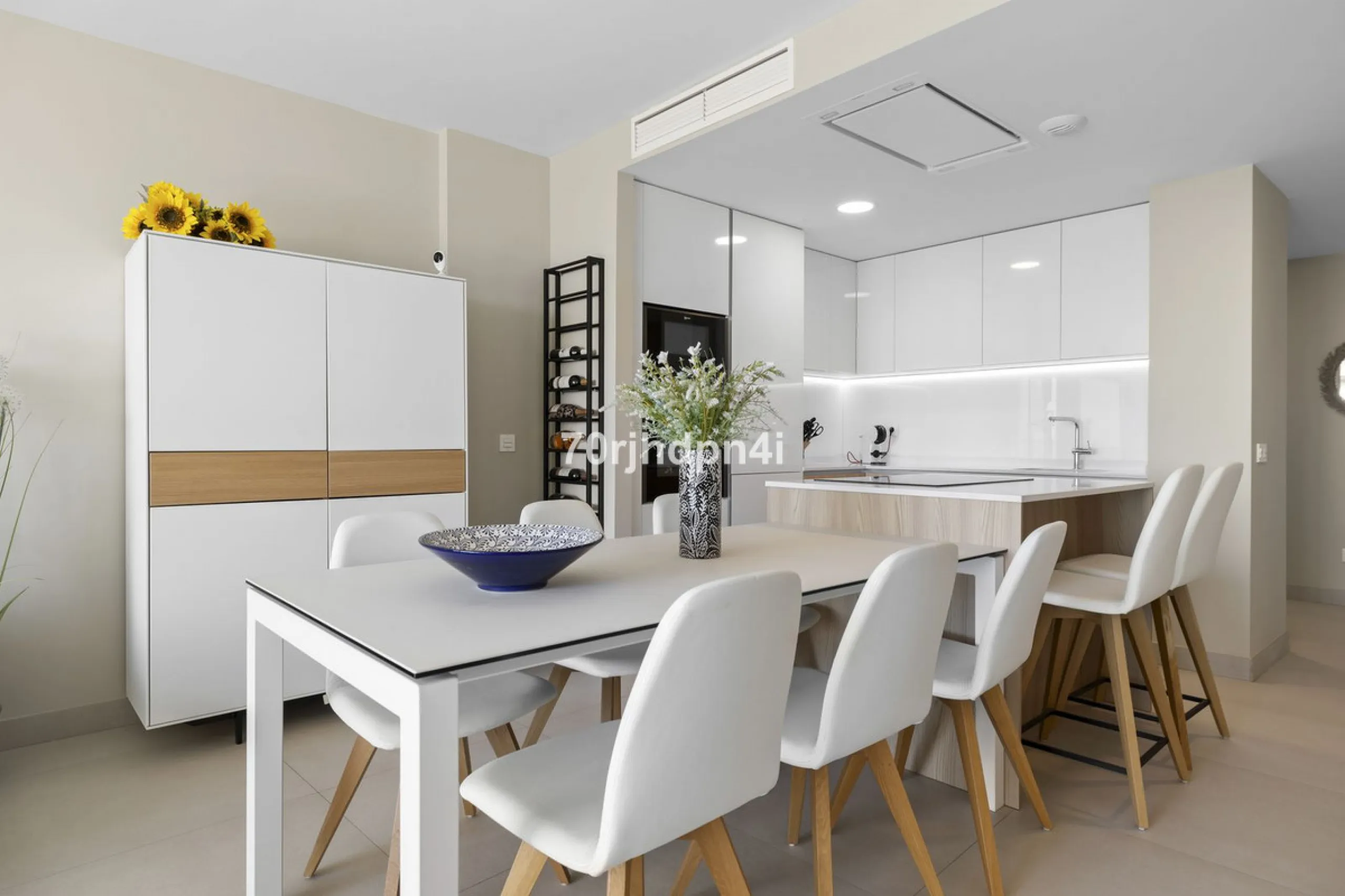 Modern first-floor apartment in ONE Residences, Calanova Golf, offering panoramic sea and golf views. South-facing with a spacious 40 m² terrace.