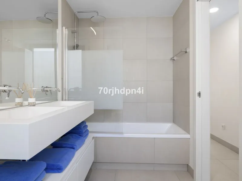 Modern first-floor apartment in ONE Residences, Calanova Golf, offering panoramic sea and golf views. South-facing with a spacious 40 m² terrace.