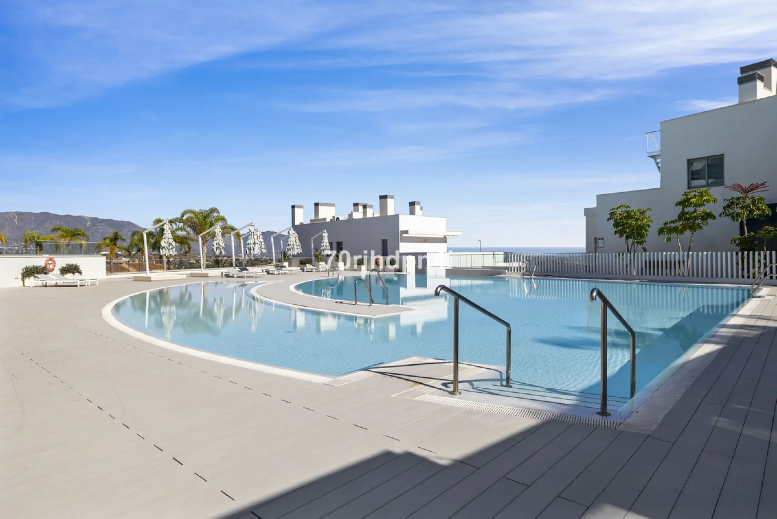 Modern first-floor apartment in ONE Residences, Calanova Golf, offering panoramic sea and golf views. South-facing with a spacious 40 m² terrace.
