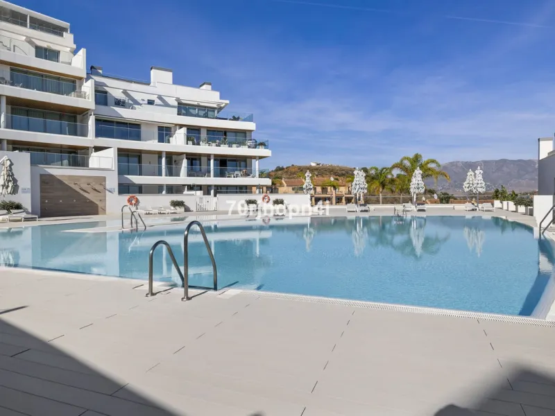 Modern first-floor apartment in ONE Residences, Calanova Golf, offering panoramic sea and golf views. South-facing with a spacious 40 m² terrace.