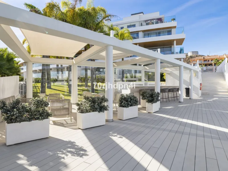 Modern first-floor apartment in ONE Residences, Calanova Golf, offering panoramic sea and golf views. South-facing with a spacious 40 m² terrace.