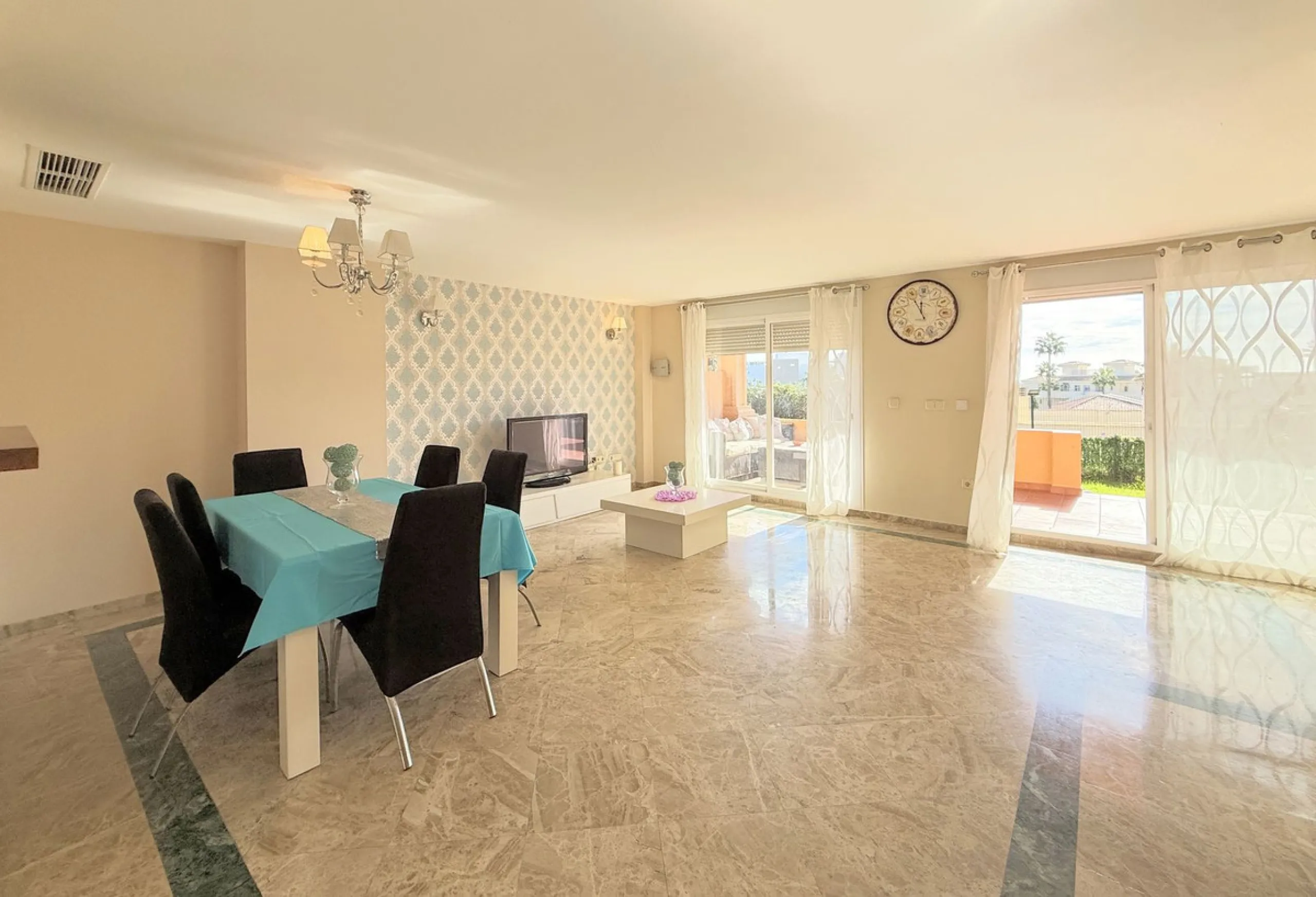 WONDERFUL CORNER TOWNHOUSE WITH SEA VIEWS, LARGE GARDEN, SOLARIUM AND PRIVATE ELEVATOR, ESTEPONA