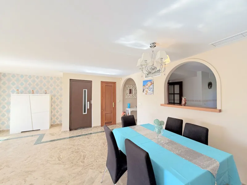 WONDERFUL CORNER TOWNHOUSE WITH SEA VIEWS, LARGE GARDEN, SOLARIUM AND PRIVATE ELEVATOR, ESTEPONA