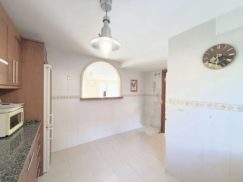 WONDERFUL CORNER TOWNHOUSE WITH SEA VIEWS, LARGE GARDEN, SOLARIUM AND PRIVATE ELEVATOR, ESTEPONA