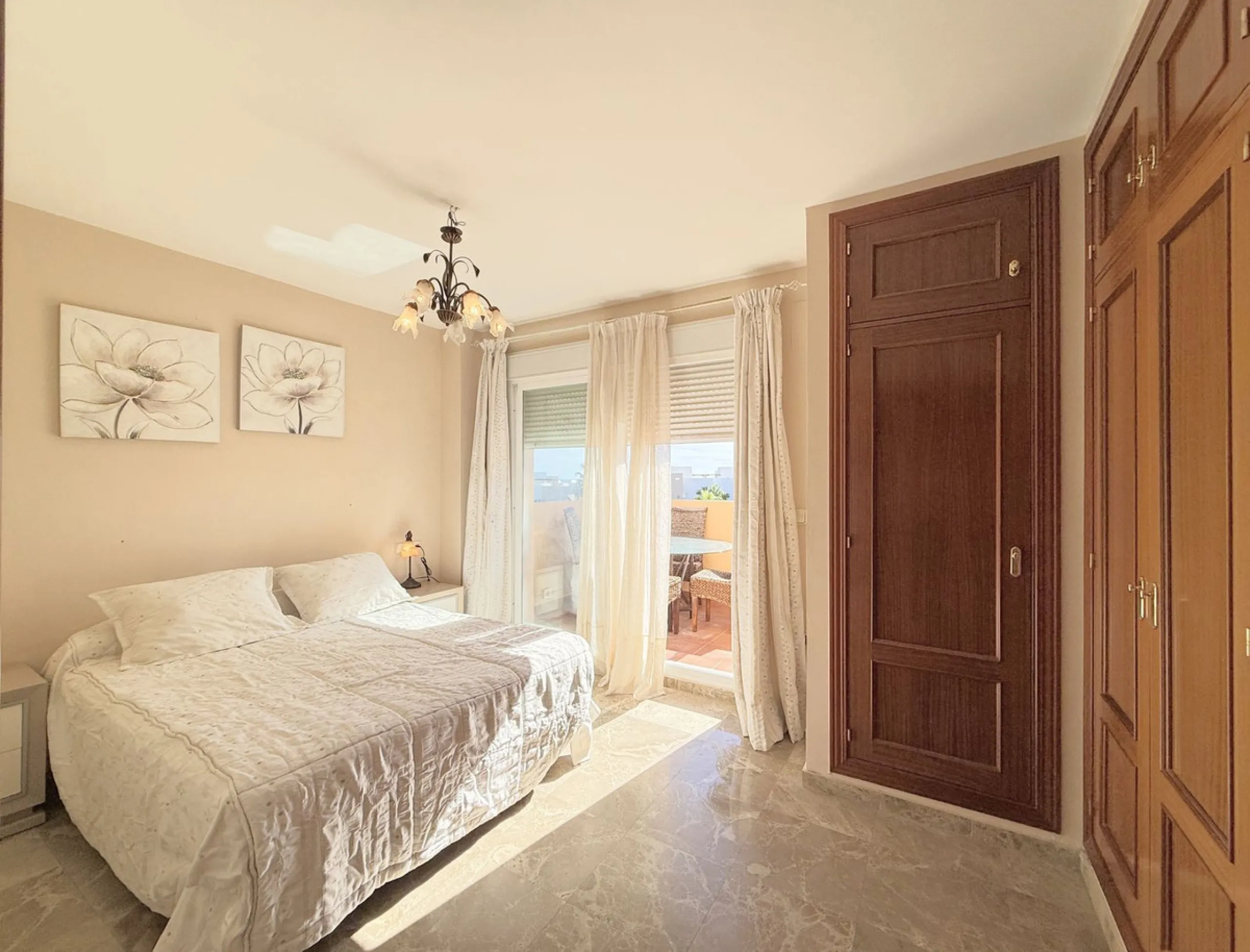 WONDERFUL CORNER TOWNHOUSE WITH SEA VIEWS, LARGE GARDEN, SOLARIUM AND PRIVATE ELEVATOR, ESTEPONA