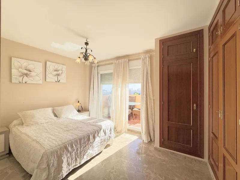 WONDERFUL CORNER TOWNHOUSE WITH SEA VIEWS, LARGE GARDEN, SOLARIUM AND PRIVATE ELEVATOR, ESTEPONA