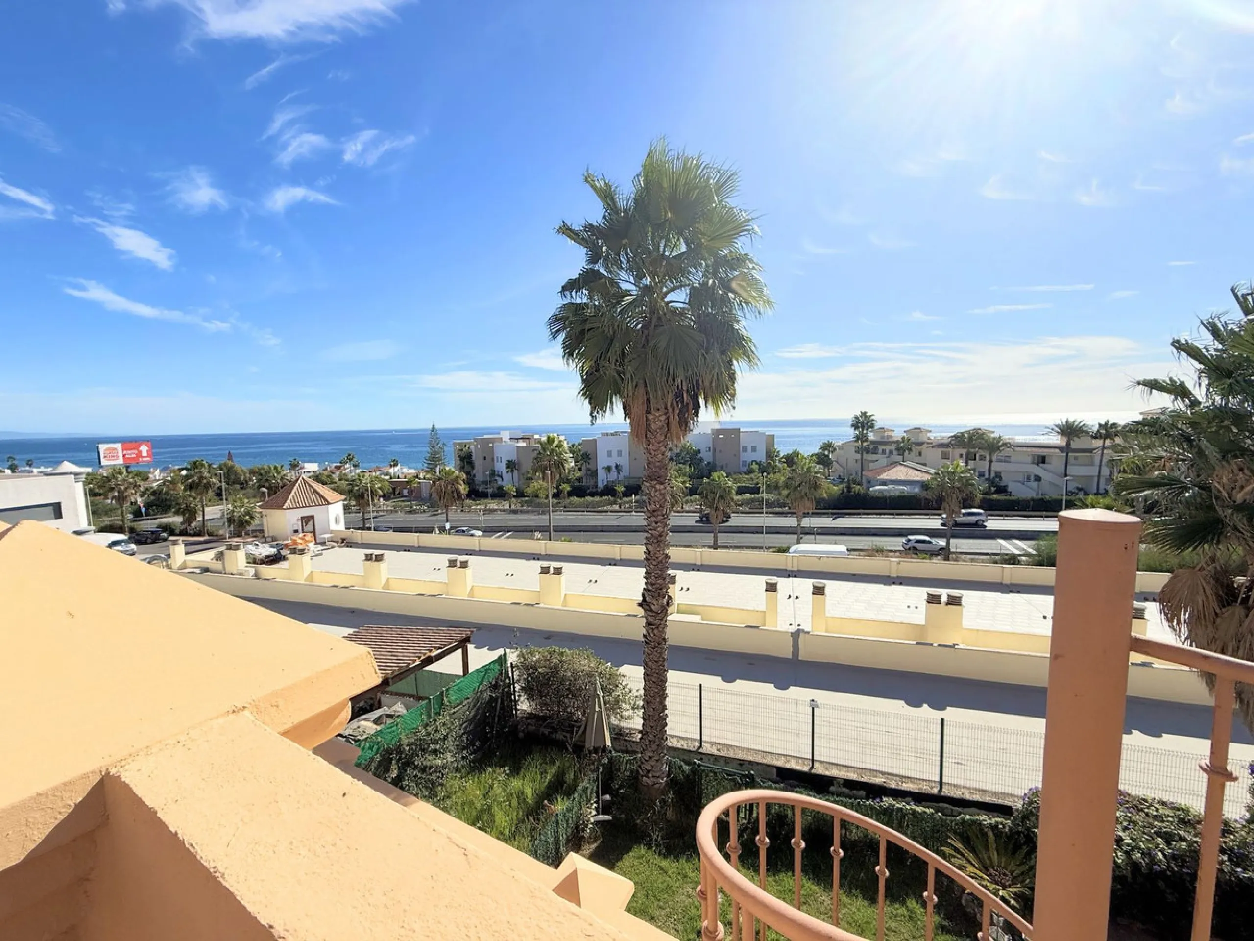 WONDERFUL CORNER TOWNHOUSE WITH SEA VIEWS, LARGE GARDEN, SOLARIUM AND PRIVATE ELEVATOR, ESTEPONA