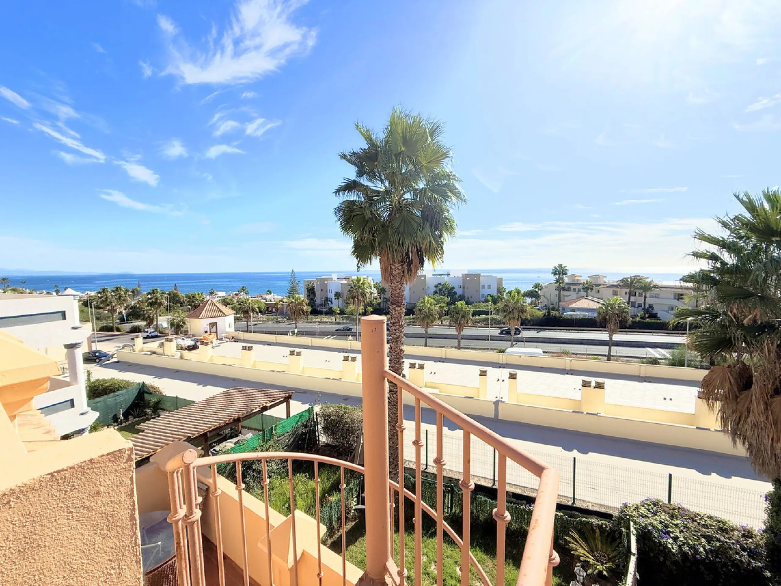 WONDERFUL CORNER TOWNHOUSE WITH SEA VIEWS, LARGE GARDEN, SOLARIUM AND PRIVATE ELEVATOR, ESTEPONA