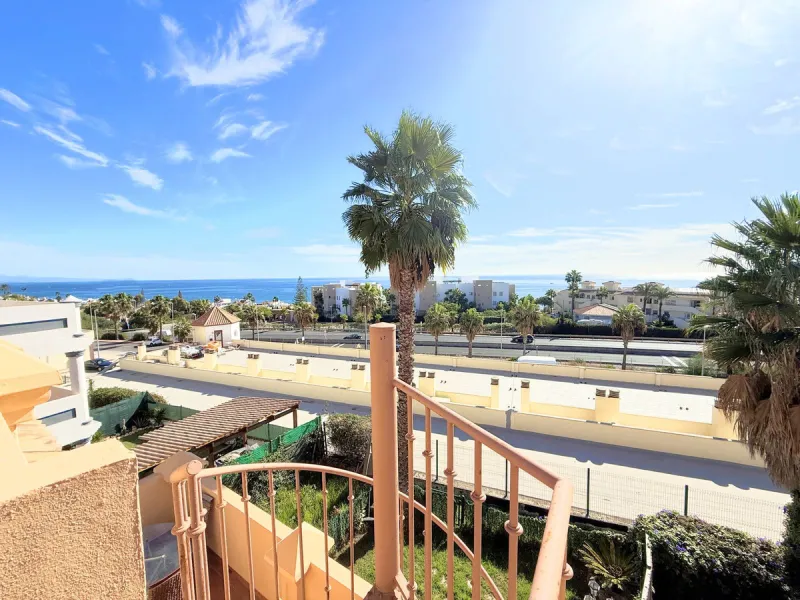 WONDERFUL CORNER TOWNHOUSE WITH SEA VIEWS, LARGE GARDEN, SOLARIUM AND PRIVATE ELEVATOR, ESTEPONA