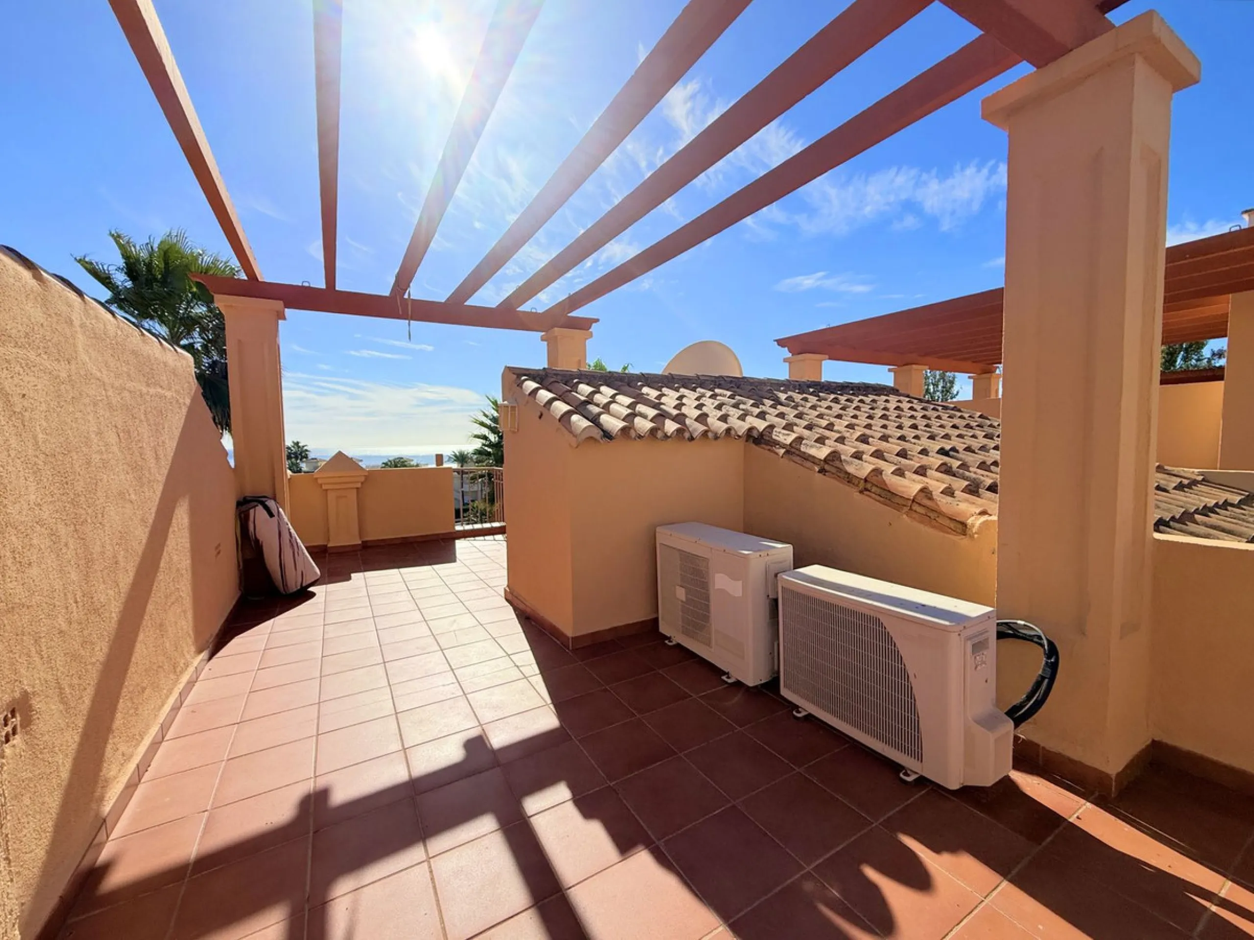 WONDERFUL CORNER TOWNHOUSE WITH SEA VIEWS, LARGE GARDEN, SOLARIUM AND PRIVATE ELEVATOR, ESTEPONA
