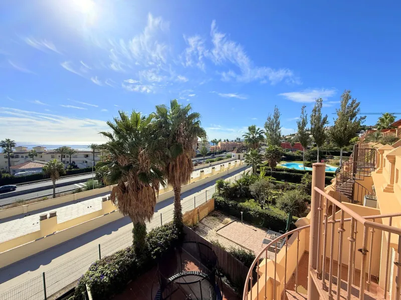 WONDERFUL CORNER TOWNHOUSE WITH SEA VIEWS, LARGE GARDEN, SOLARIUM AND PRIVATE ELEVATOR, ESTEPONA