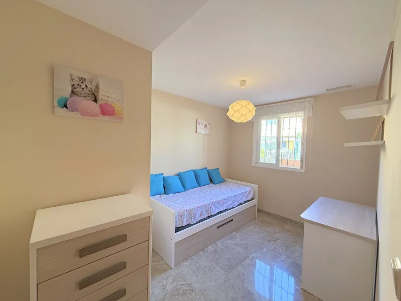WONDERFUL CORNER TOWNHOUSE WITH SEA VIEWS, LARGE GARDEN, SOLARIUM AND PRIVATE ELEVATOR, ESTEPONA
