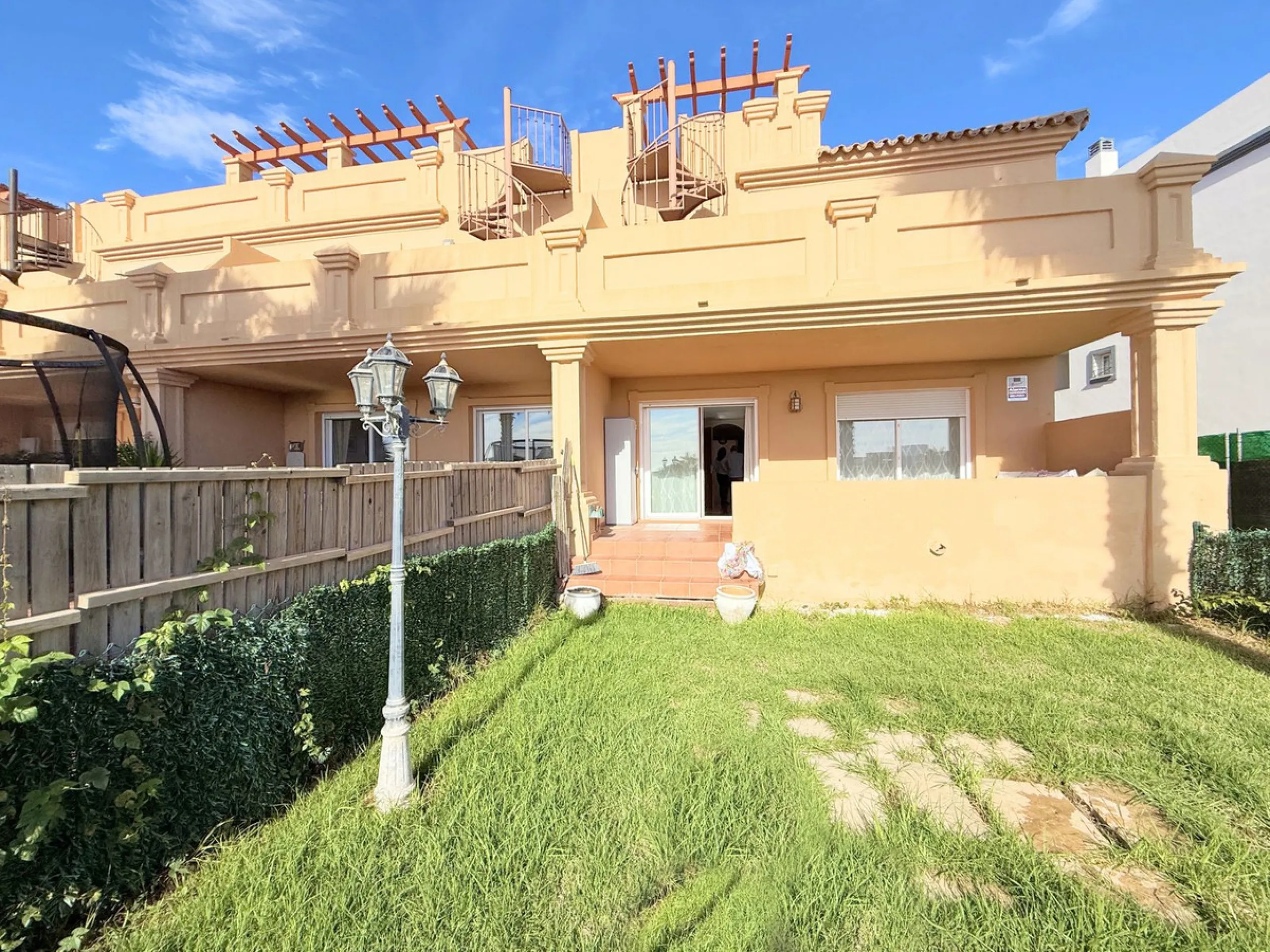 WONDERFUL CORNER TOWNHOUSE WITH SEA VIEWS, LARGE GARDEN, SOLARIUM AND PRIVATE ELEVATOR, ESTEPONA