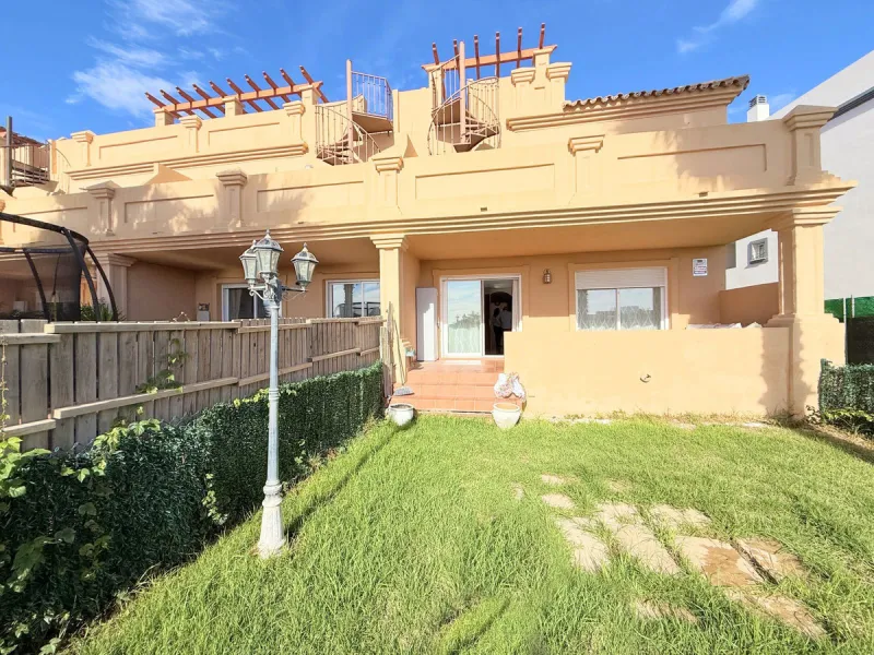 WONDERFUL CORNER TOWNHOUSE WITH SEA VIEWS, LARGE GARDEN, SOLARIUM AND PRIVATE ELEVATOR, ESTEPONA