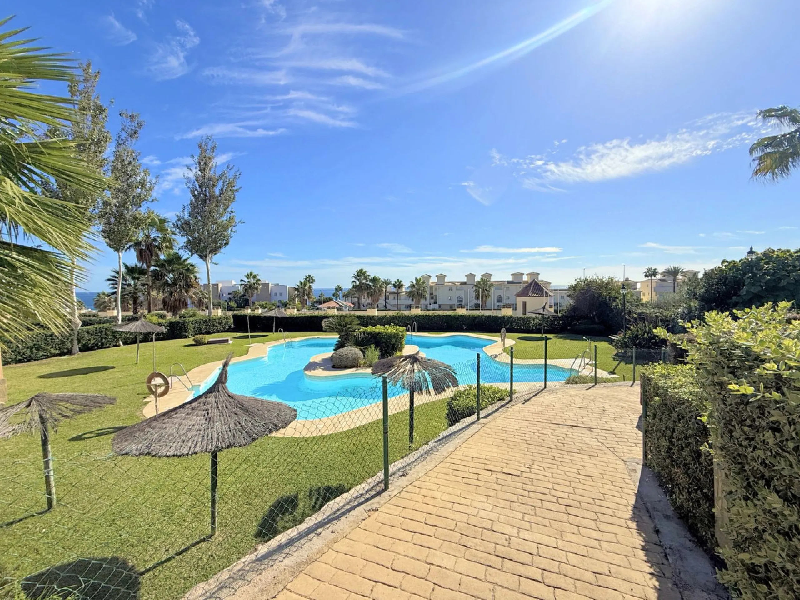 WONDERFUL CORNER TOWNHOUSE WITH SEA VIEWS, LARGE GARDEN, SOLARIUM AND PRIVATE ELEVATOR, ESTEPONA