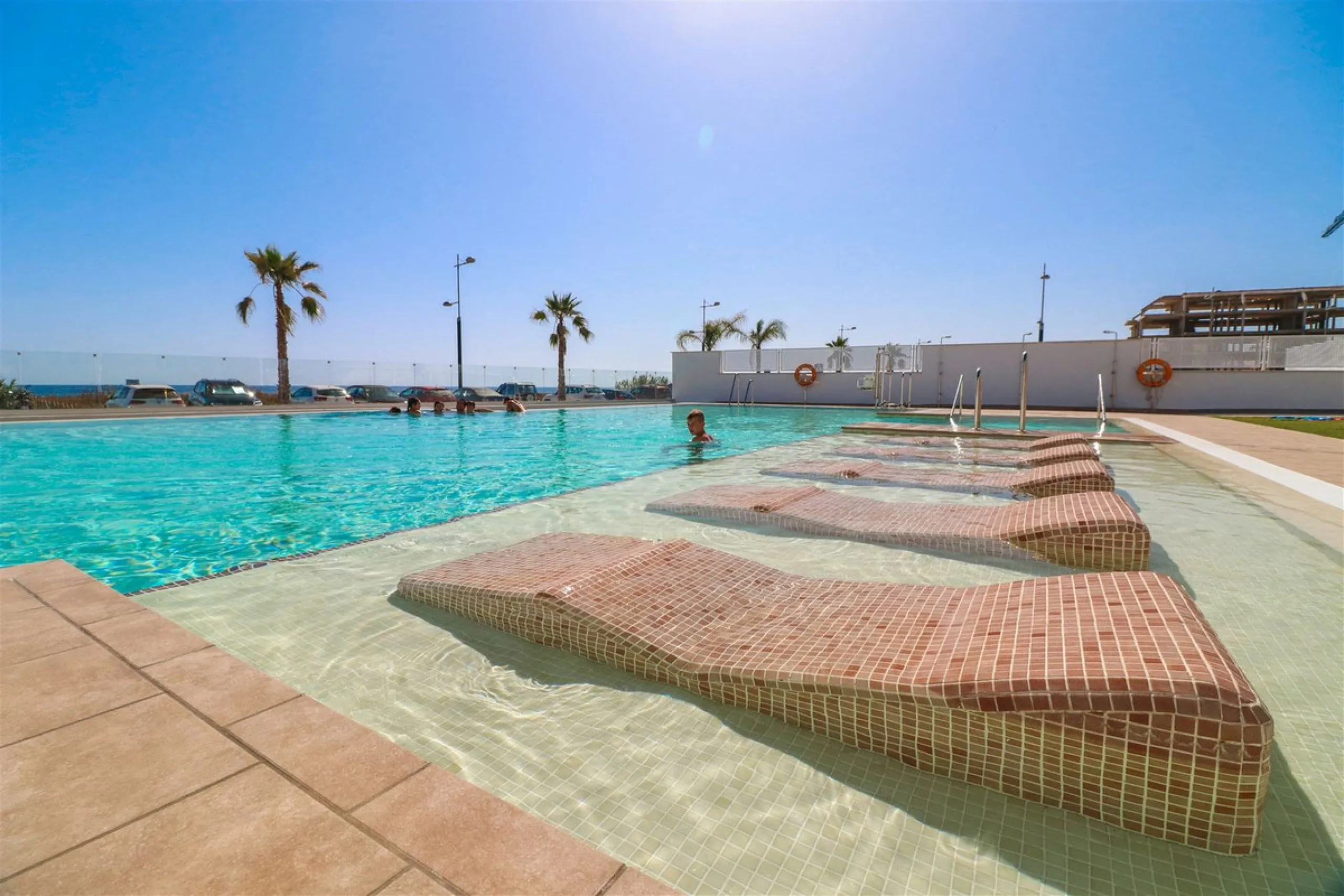 Apartment - Ground Floor Apartment в продаже в Torrox, Málaga. В доме 3 спален и 2 ванных комнат. Площадь дома 81 м²