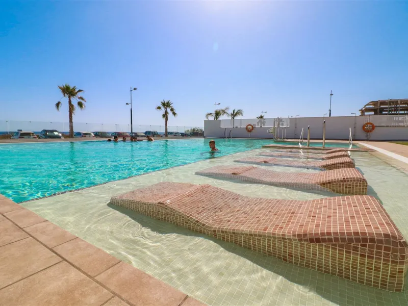 Apartment - Ground Floor Apartment в продаже в Torrox, Málaga. В доме 3 спален и 2 ванных комнат. Площадь дома 81 м²