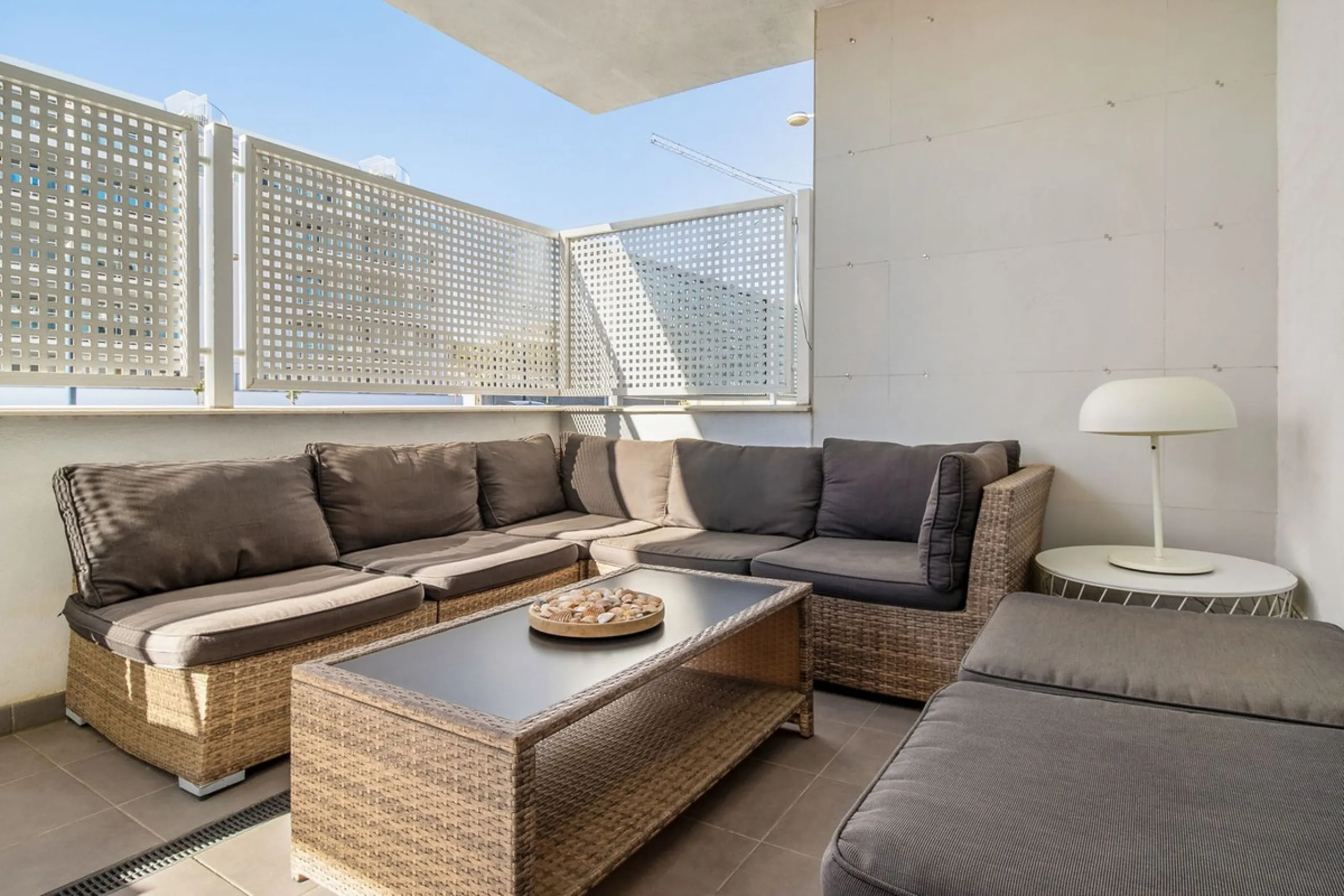 Apartment - Ground Floor Apartment в продаже в Torrox, Málaga. В доме 3 спален и 2 ванных комнат. Площадь дома 81 м²