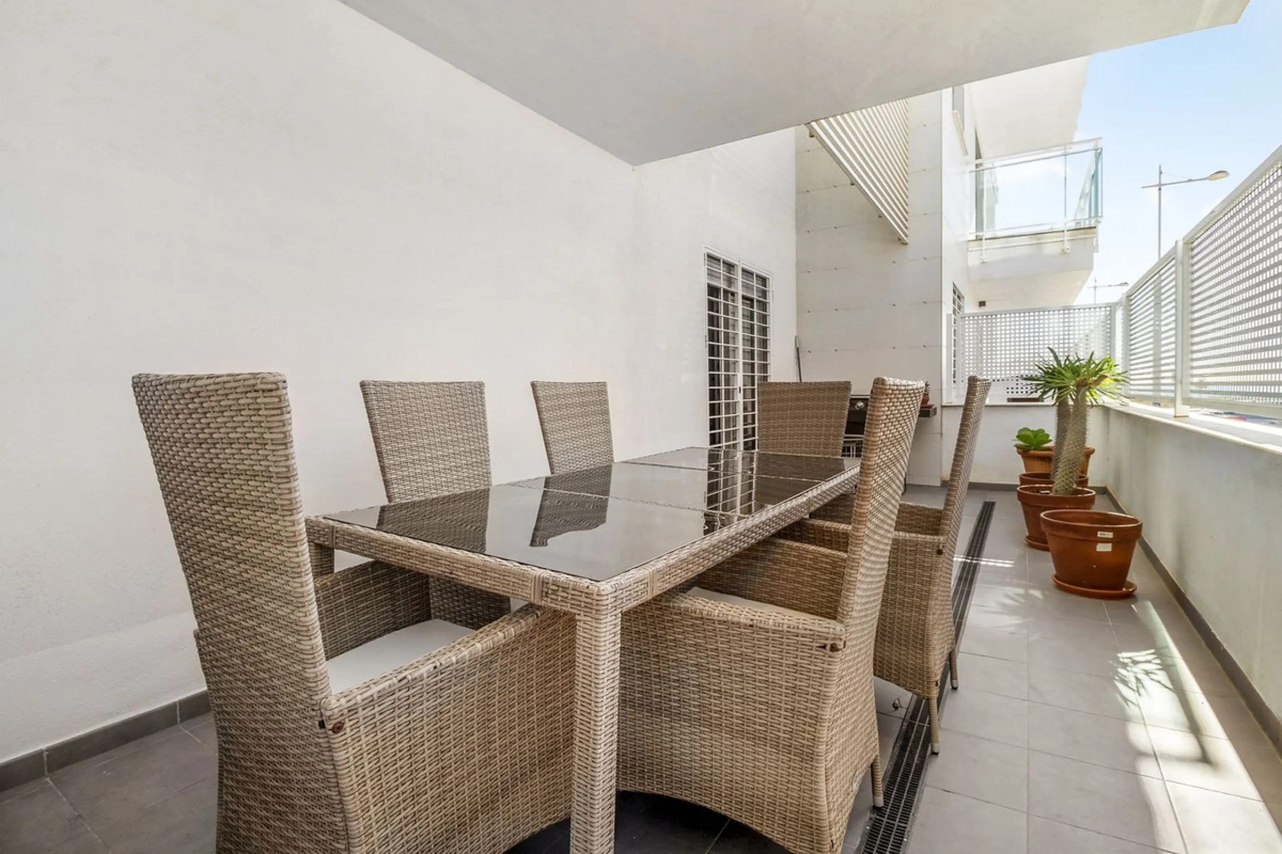 Apartment - Ground Floor Apartment в продаже в Torrox, Málaga. В доме 3 спален и 2 ванных комнат. Площадь дома 81 м²