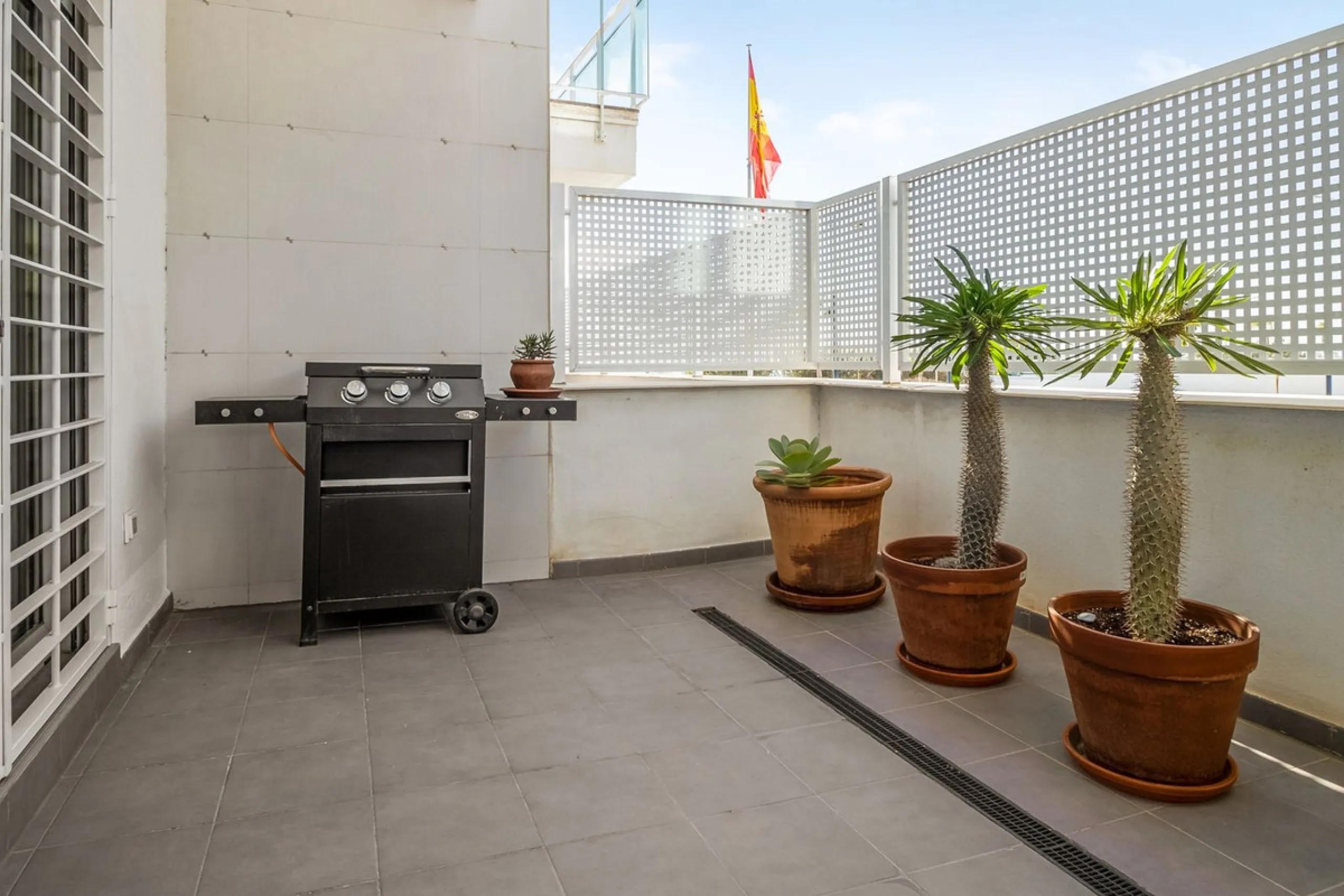 Apartment - Ground Floor Apartment в продаже в Torrox, Málaga. В доме 3 спален и 2 ванных комнат. Площадь дома 81 м²