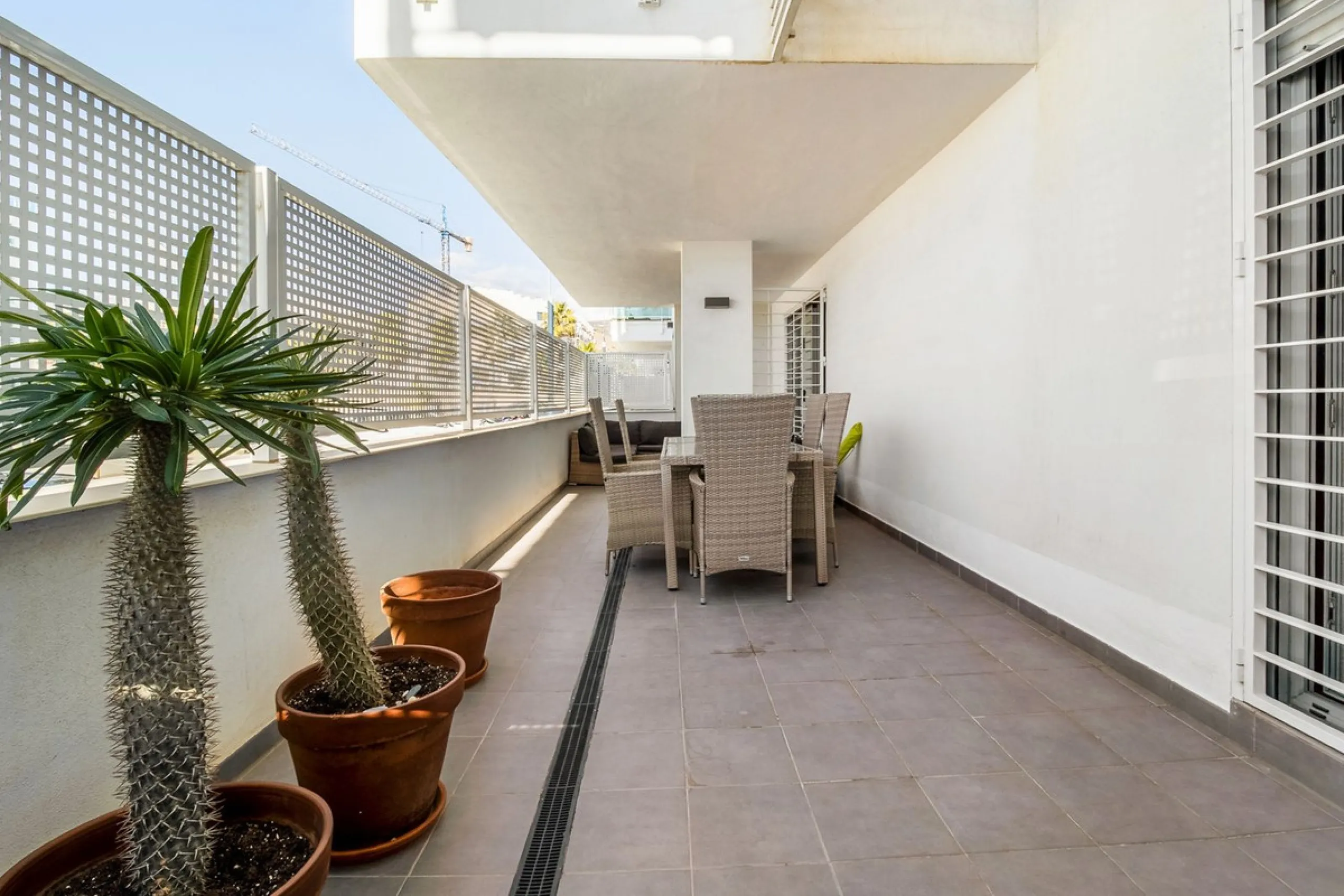 Apartment - Ground Floor Apartment в продаже в Torrox, Málaga. В доме 3 спален и 2 ванных комнат. Площадь дома 81 м²