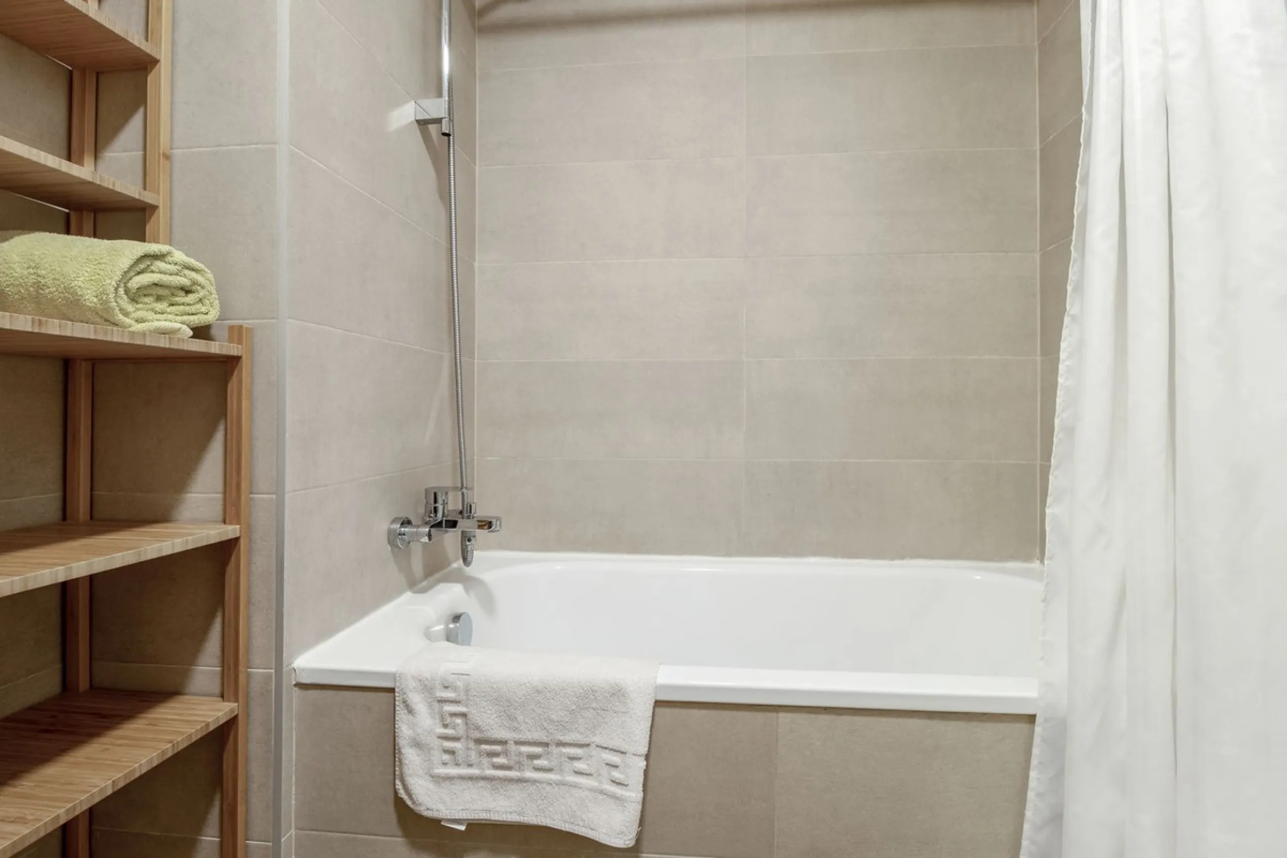 Apartment - Ground Floor Apartment в продаже в Torrox, Málaga. В доме 3 спален и 2 ванных комнат. Площадь дома 81 м²