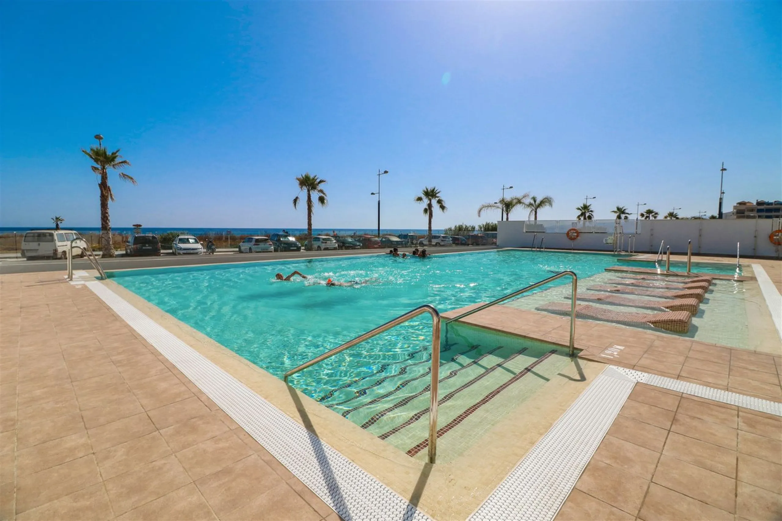 Apartment - Ground Floor Apartment в продаже в Torrox, Málaga. В доме 3 спален и 2 ванных комнат. Площадь дома 81 м²