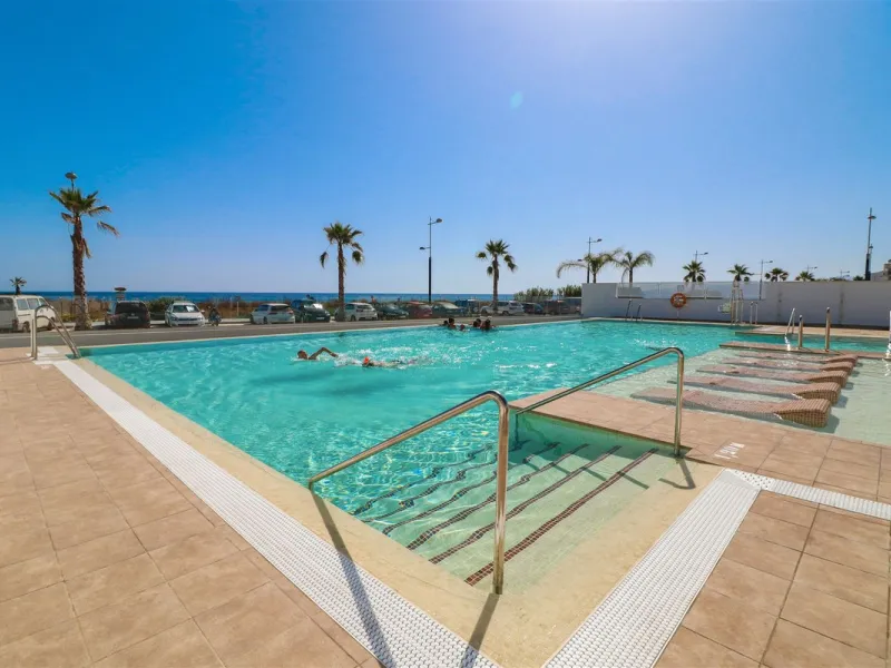 Apartment - Ground Floor Apartment в продаже в Torrox, Málaga. В доме 3 спален и 2 ванных комнат. Площадь дома 81 м²