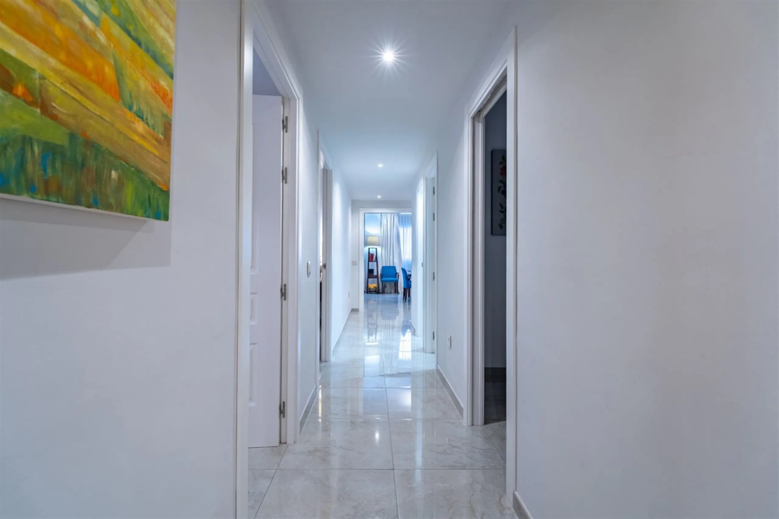 Discover this exclusive apartment of 128 m² of usable space, located in one of Málaga's most iconic areas: Paseo de Reding, just steps from the sea and very close to the historic city center.