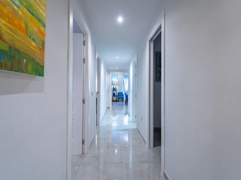 Discover this exclusive apartment of 128 m² of usable space, located in one of Málaga's most iconic areas: Paseo de Reding, just steps from the sea and very close to the historic city center.