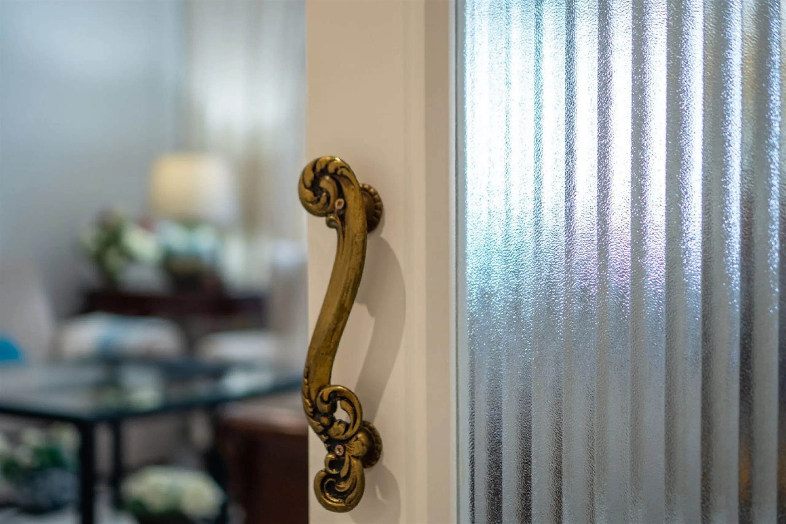 Discover this exclusive apartment of 128 m² of usable space, located in one of Málaga's most iconic areas: Paseo de Reding, just steps from the sea and very close to the historic city center.