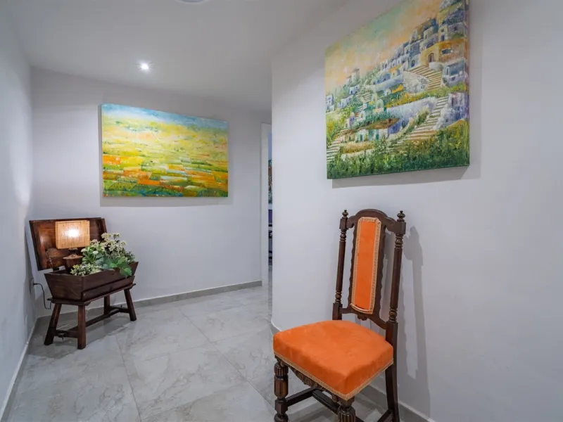 Discover this exclusive apartment of 128 m² of usable space, located in one of Málaga's most iconic areas: Paseo de Reding, just steps from the sea and very close to the historic city center.