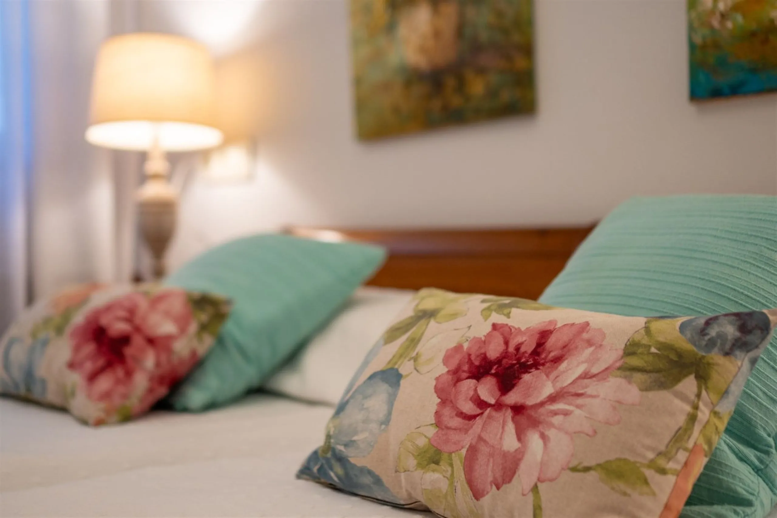 Discover this exclusive apartment of 128 m² of usable space, located in one of Málaga's most iconic areas: Paseo de Reding, just steps from the sea and very close to the historic city center.